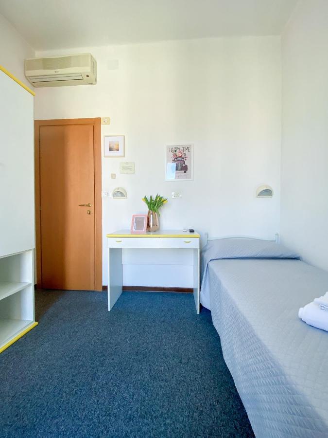 Hotel Berlino Cattolica Buitenkant foto