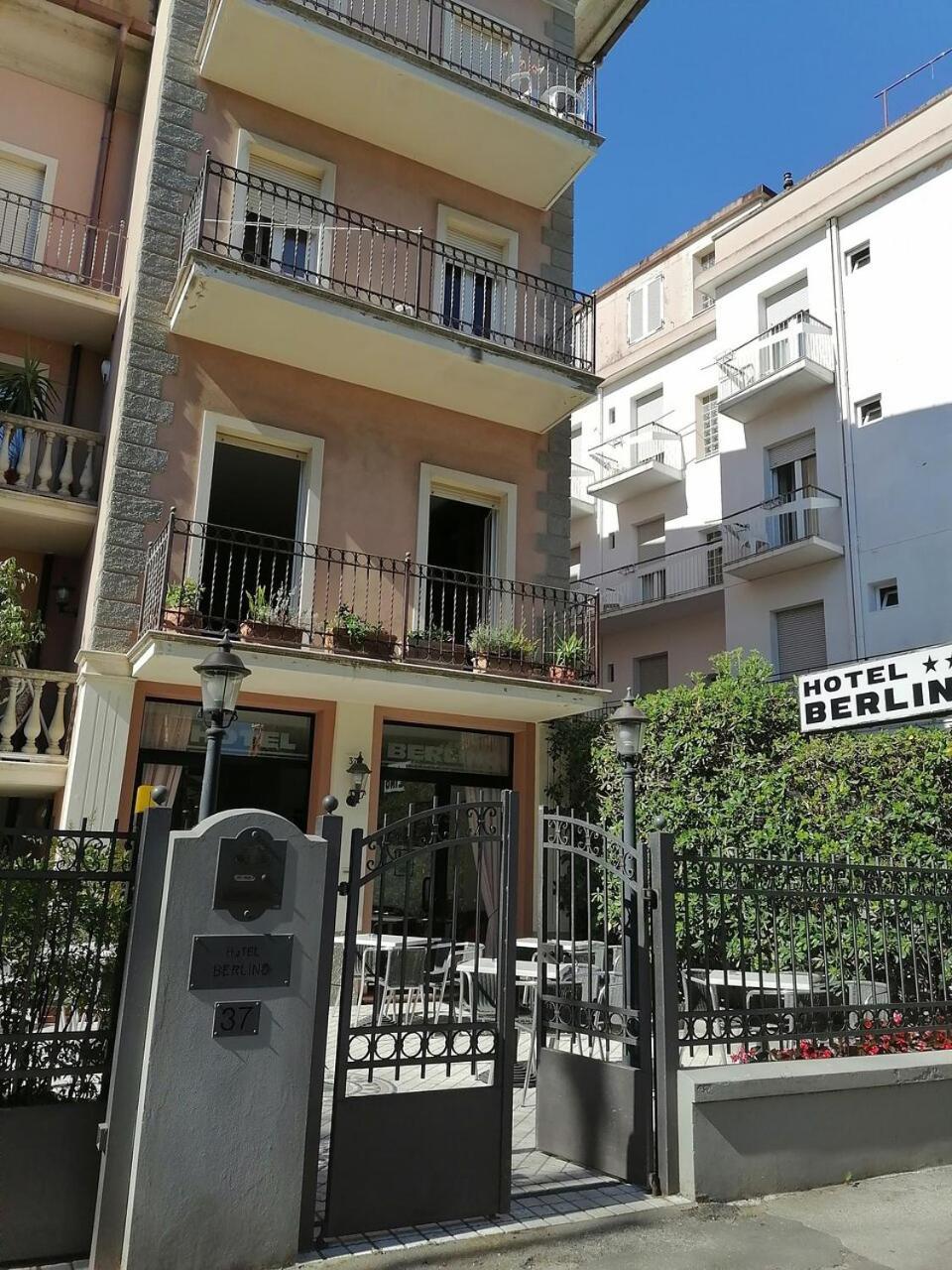 Hotel Berlino Cattolica Buitenkant foto